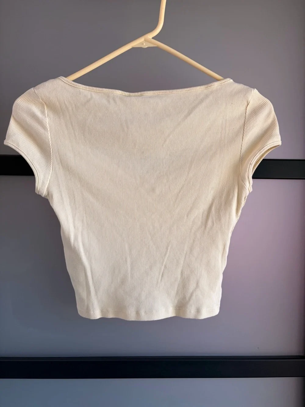 H&M Divided Pale Yellow “Baby Tee” Ribbed Crop Top - Picture 3 of 5